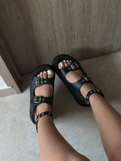 CHARLOTTE X NEGRO EN CUERO