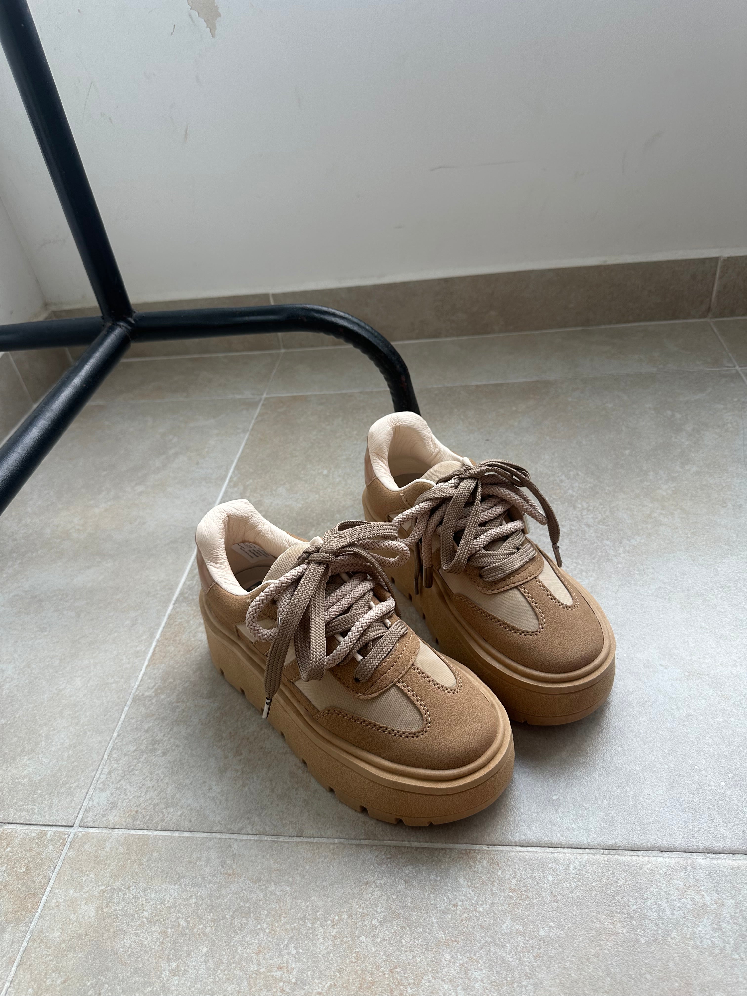 MOCCA VELVET EN CUERO